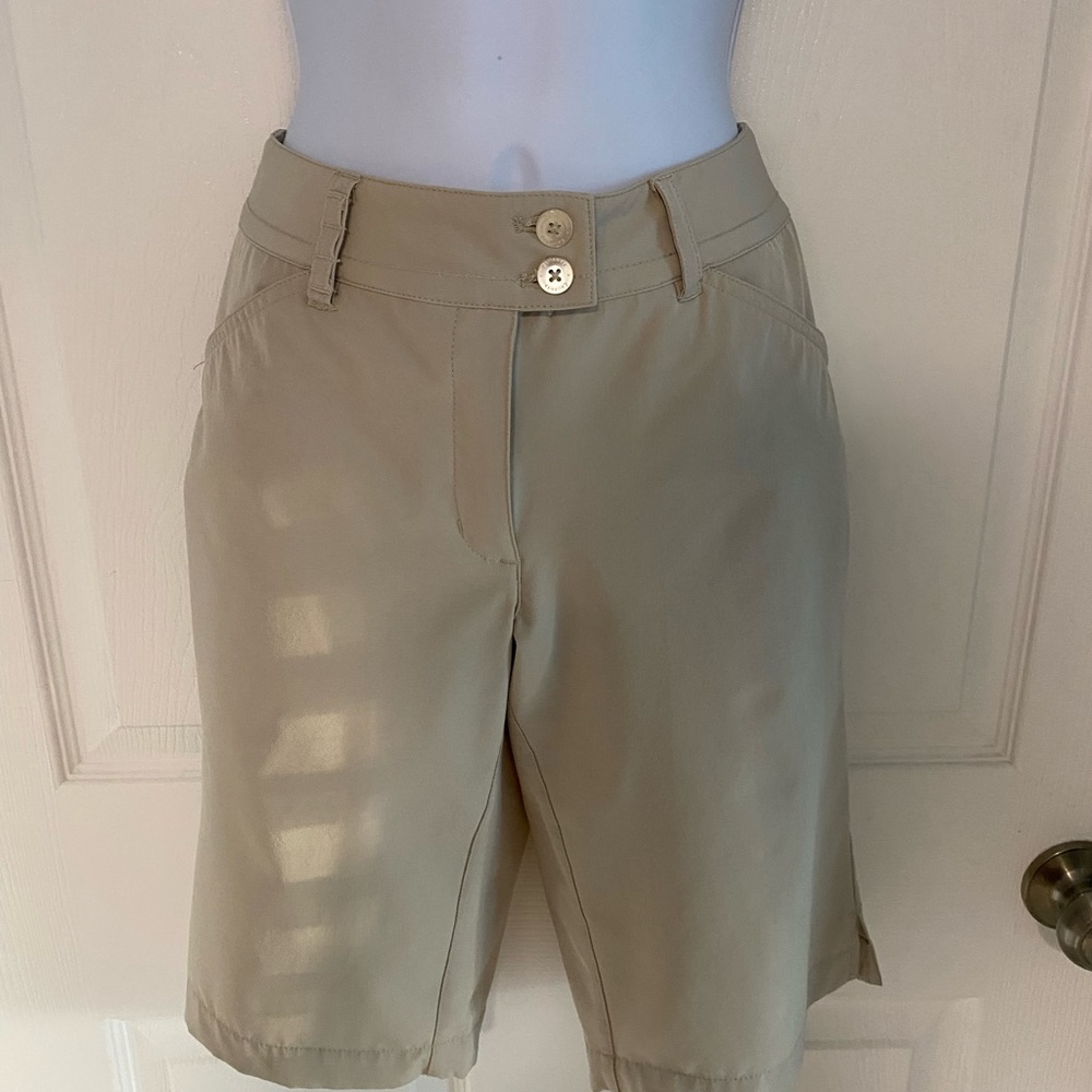 Women’s Callaway golf shorts. Size 2